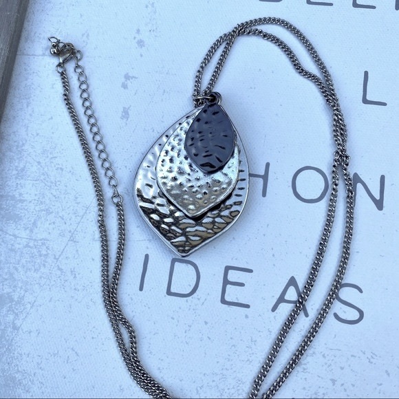 GUESS silver hammered pendant necklace leaf layered long lariat wrap around NEW - Picture 7 of 7